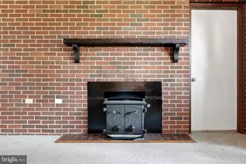 Living - 23 Drake Ave, Falling Waters, WV 25419 photo 6 of 11