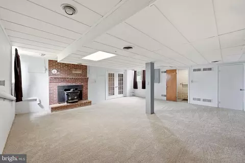Living - 23 Drake Ave, Falling Waters, WV 25419 photo 9 of 11