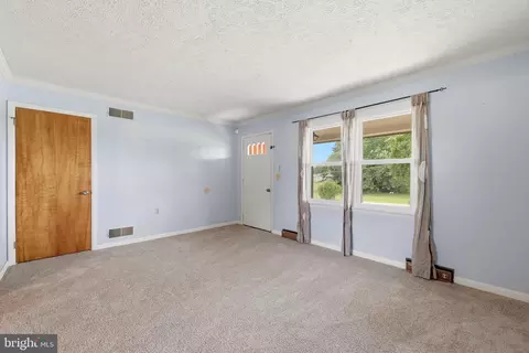 Living - 23 Drake Ave, Falling Waters, WV 25419 photo 3 of 11