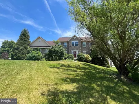 132 Rubens Cir, Martinsburg, WV 25403