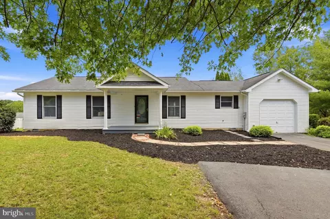 65 Live Oak Ct, Martinsburg, WV 25405
