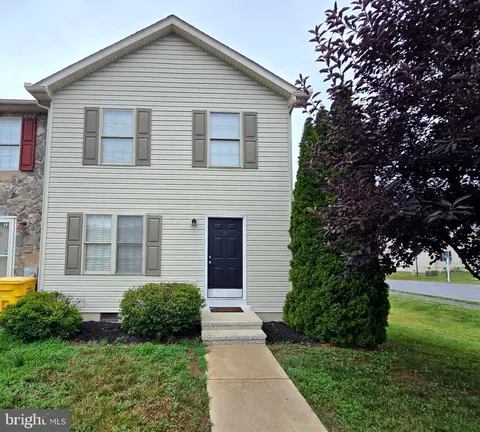 8 Jonathan Ct, Inwood, WV 25428