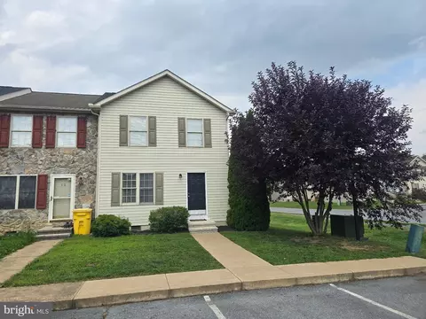 8 Jonathan Ct, Inwood, WV 25428