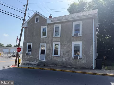 529 W Race St, Martinsburg, WV 25401