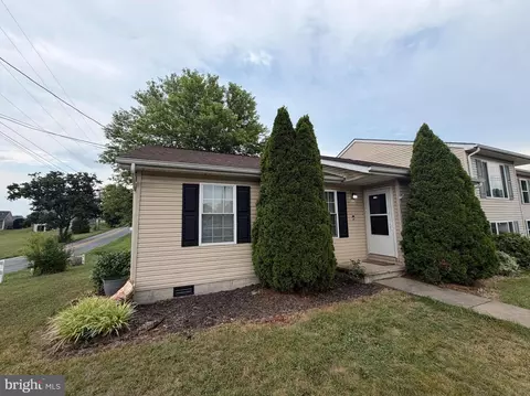 11 Idyllwood Dr, Inwood, WV 25428