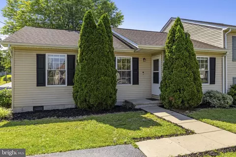 11 Idyllwood Dr, Inwood, WV 25428