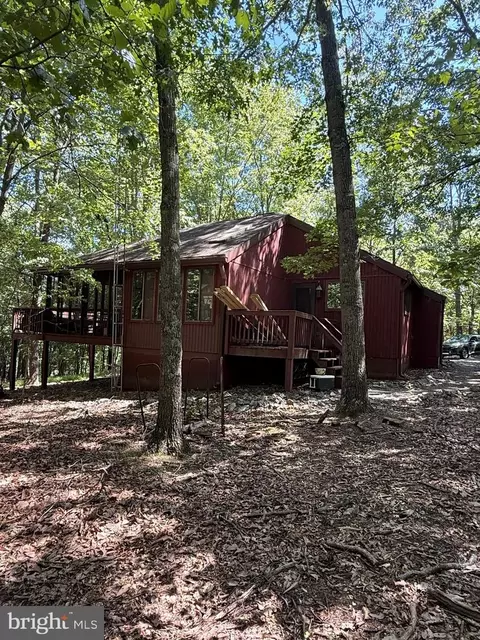 19 Snowflake Ln, Hedgesville, WV 25427