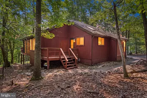 19 Snowflake Ln, Hedgesville, WV 25427