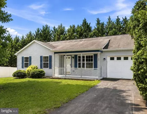 42 Pacific Blvd, Hedgesville, WV 25427