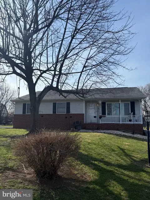 39 Rolling Meadows Dr, Martinsburg, WV 25404