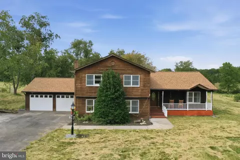 598 White Oaks Dr, Martinsburg, WV 25404