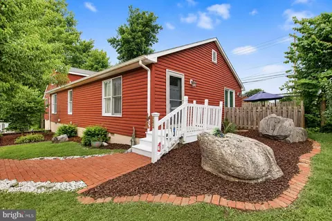 806 Mulberry Dr, Martinsburg, WV 25401