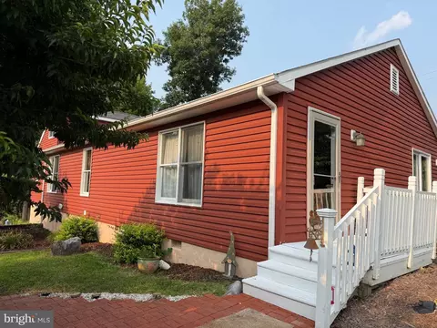 806 Mulberry Dr, Martinsburg, WV 25401