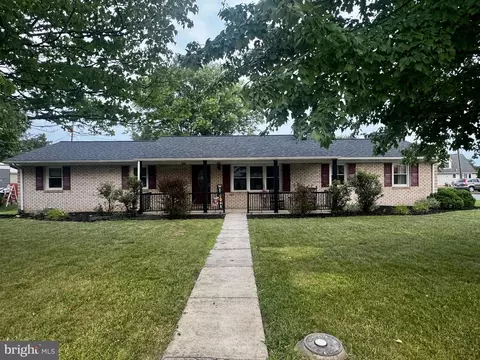 446 Richard St, Martinsburg, WV 25404