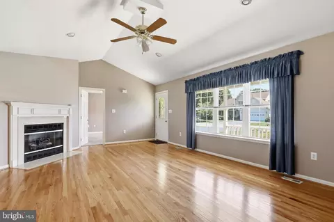 Living - 142 Hastings Dr, Falling Waters, WV 25419 photo 4 of 4