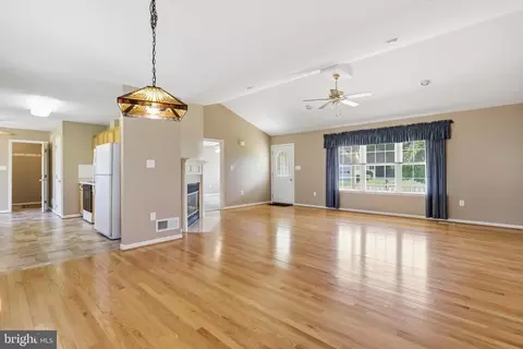 Living - 142 Hastings Dr, Falling Waters, WV 25419 photo 2 of 4