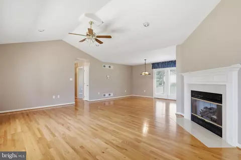 Living - 142 Hastings Dr, Falling Waters, WV 25419 photo 3 of 4