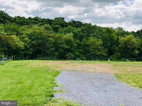 273 Titania, Hedgesville, WV 25427