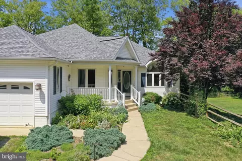 190 Outback Dr, Bunker Hill, WV 25413