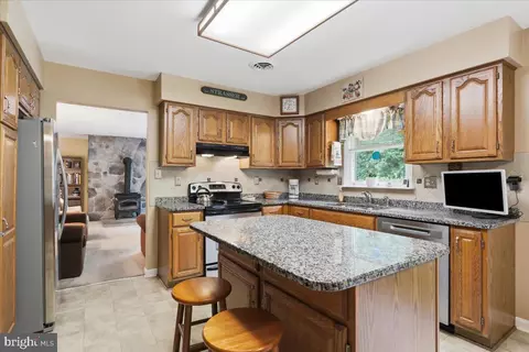 Kitchen - 125 Trammel, Falling Waters, WV 25419 photo 6 of 7