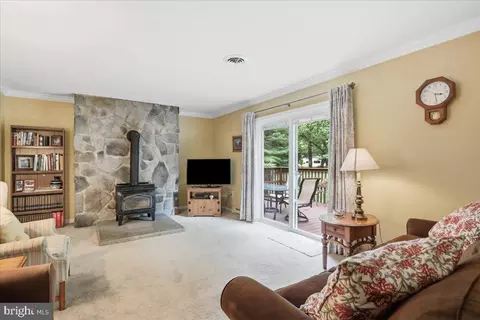 Living - 125 Trammel, Falling Waters, WV 25419 photo 2 of 2