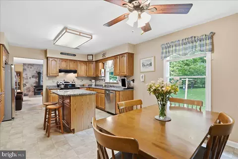 Kitchen - 125 Trammel, Falling Waters, WV 25419 photo 7 of 7