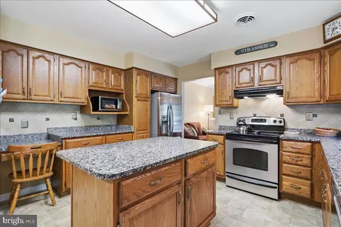 Kitchen - 125 Trammel, Falling Waters, WV 25419 photo 4 of 7