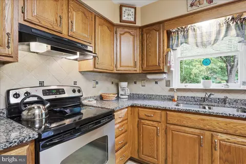 Kitchen - 125 Trammel, Falling Waters, WV 25419 photo 2 of 7
