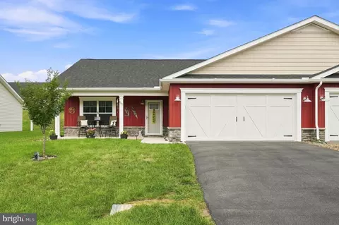 665 Dripping Spring Dr, Hedgesville, WV 25427