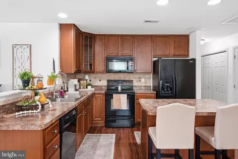 Kitchen - 33 Chennault Trl, Falling Waters, WV 25419 photo 2 of 3