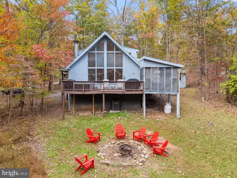 278 Black Hawk Ln, Hedgesville, WV 25427
