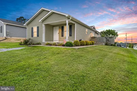 80 Hanshew Ln, Martinsburg, WV 25404