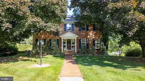 305 N Red Hill Rd, Martinsburg, WV 25401