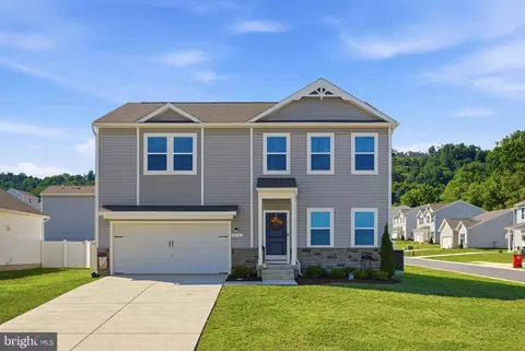 10 Stifftail Rd, Hedgesville, WV 25427