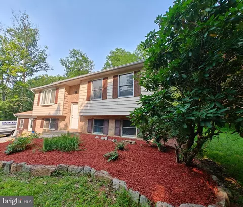36 Snake Ln, Hedgesville, WV 25427