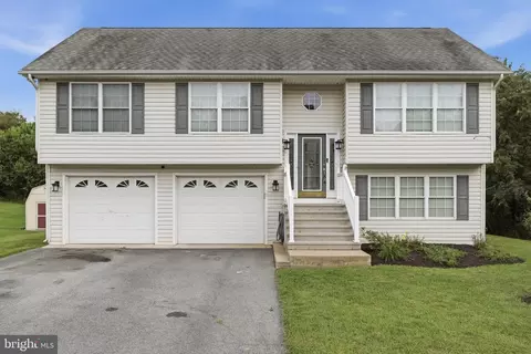 30 Gordon Dr, Hedgesville, WV 25427