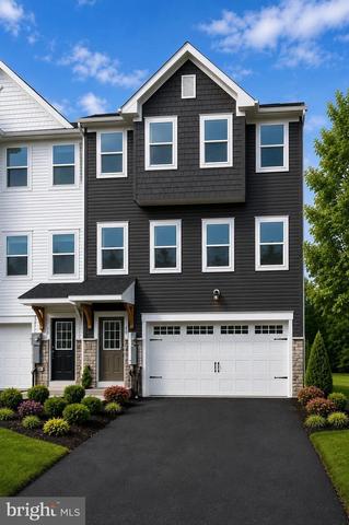 16 Lyriq Ct, Inwood, WV 25428