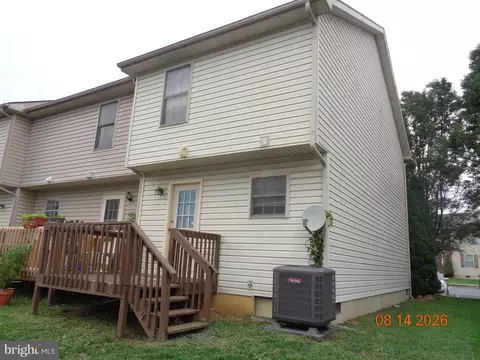 32 Judges Ct, Inwood, WV 25428