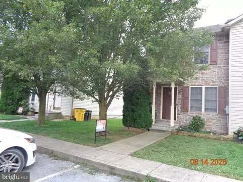 32 Judges Ct, Inwood, WV 25428
