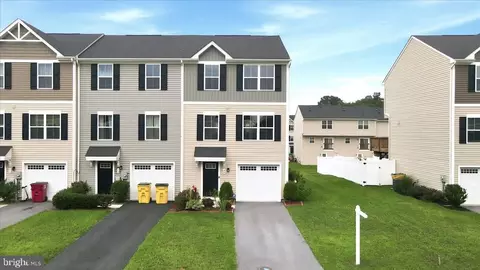 48 Snickers Ct, Martinsburg, WV 25403