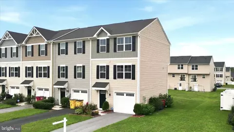 48 Snickers Ct, Martinsburg, WV 25403