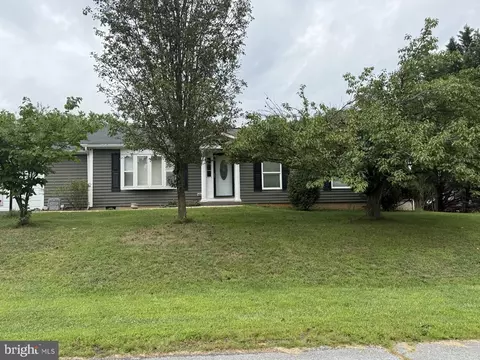 33 Whirlwind Dr, Martinsburg, WV 25404