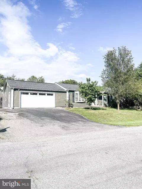 33 Whirlwind Dr, Martinsburg, WV 25404