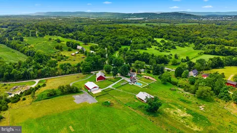 2120 Ropp Dr, Martinsburg, WV 25403