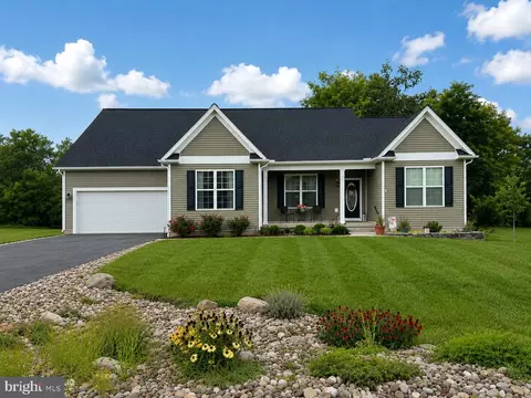 260 Stormfield Dr E, Martinsburg, WV 25404