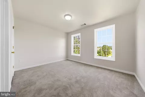 Bedroom - 348 Dorchester Dr, Falling Waters, WV 25419 photo 7 of 10