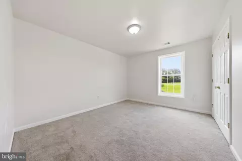 Bedroom - 348 Dorchester Dr, Falling Waters, WV 25419 photo 9 of 10