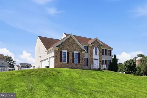 Exterior - 348 Dorchester Dr, Falling Waters, WV 25419 photo 3 of 10