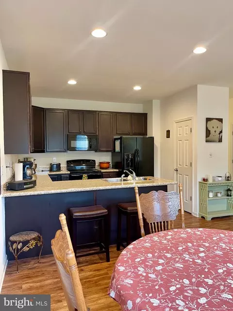 Kitchen - 28 Chennault Trl, Falling Waters, WV 25419 photo 3 of 8