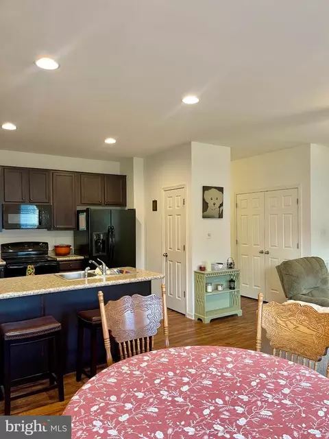 Kitchen - 28 Chennault Trl, Falling Waters, WV 25419 photo 4 of 8